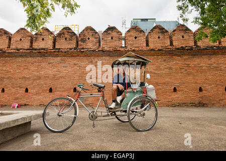 Thapae Gate am Graben in der Altstadt, Chiang Mai, Thailand Stockfoto
