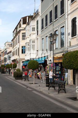 Läden in Main Street, Gibraltar, Gibraltar, Britisches Territorium im Süden Europas Stockfoto