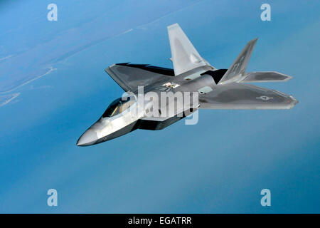 Ein US Air Force f-22 Raptor Stealth-Kampfflugzeug während des Trainings Sentry Savannah 20. Februar 2015 in Savannah, Georgia. Stockfoto