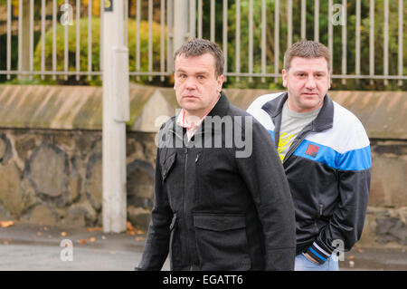 Damian Duffy, Bruder von Colin Duffy und Brian zittert bei der Verhandlung von Colin Duffy und Brian zittert wegen Mordes an zwei Soldaten in Antrim im Jahr 2009. ANTRIM 11.08.2011 Stockfoto