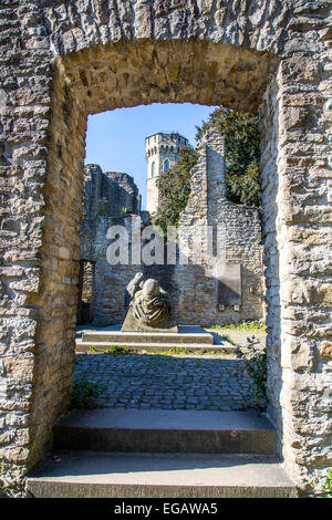 Burgruine der Syburg, auf der Hohensyburgstraße über dem Hengstey-See, Stausee der Ruhr zwischen Dortmund, Herdecke und Ha Stockfoto