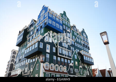 schrullige Architektur des Inntel Hotel in Zaandam, Niederlande Stockfoto