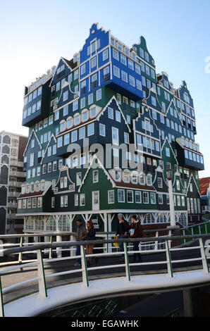 schrullige Architektur des Inntel Hotel in Zaandam, Niederlande Stockfoto