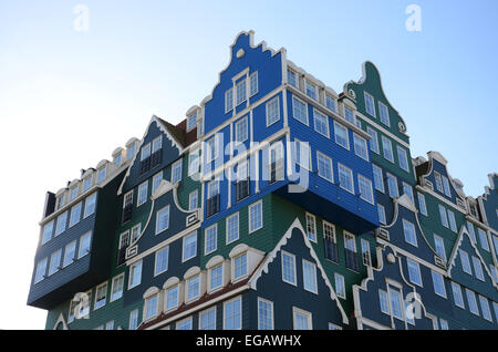 schrullige Architektur des Inntel Hotel in Zaandam, Niederlande Stockfoto