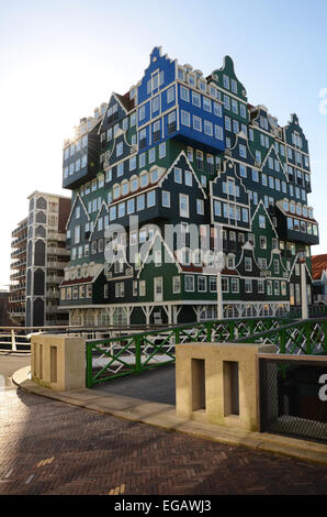 schrullige Architektur des Inntel Hotel in Zaandam, Niederlande Stockfoto