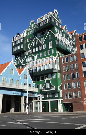 schrullige Architektur des Inntel Hotel in Zaandam, Niederlande Stockfoto