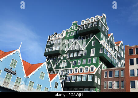 schrullige Architektur des Inntel Hotel in Zaandam, Niederlande Stockfoto