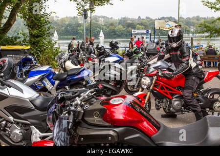 Motorrad-Hot-Spot, Treffpunkt für Biker, am Fluss Ruhr "Haus Scheppen", Essen, Deutschland Stockfoto