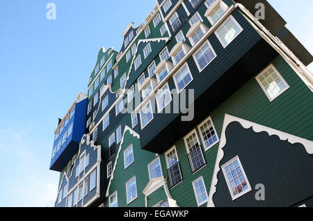 schrullige Architektur des Inntel Hotel in Zaandam, Niederlande Stockfoto