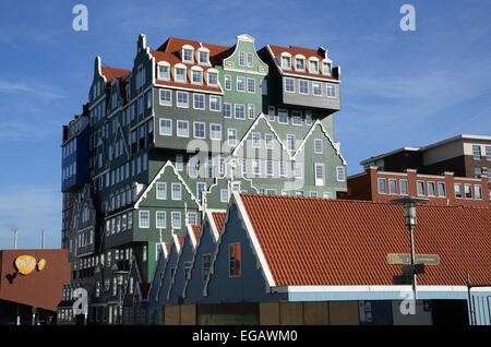 schrullige Architektur des Inntel Hotel in Zaandam, Niederlande Stockfoto