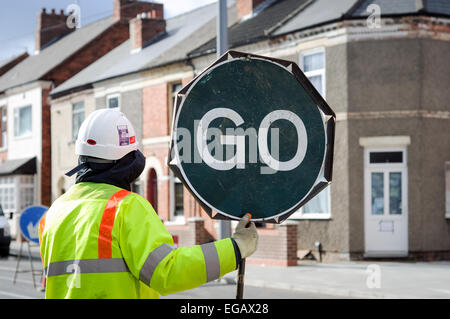 Stop - Go Traffic Control High Street, UK. Stockfoto