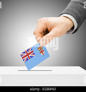 Abstimmung der Konzept - männliche einfügen Flag in Wahlurne - Fidschi Stockfoto