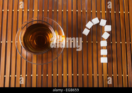 Tee Fragezeichen Tasse Getränk Zucker Würfel niemand Stockfoto