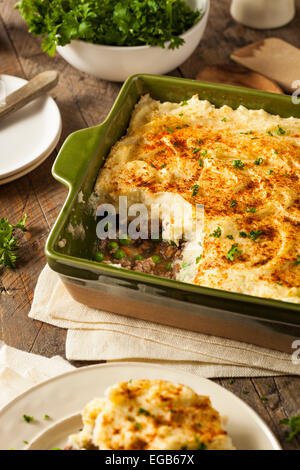 Hausgemachte irische Shepherd es Pie mit Lamm und Kartoffeln Stockfoto