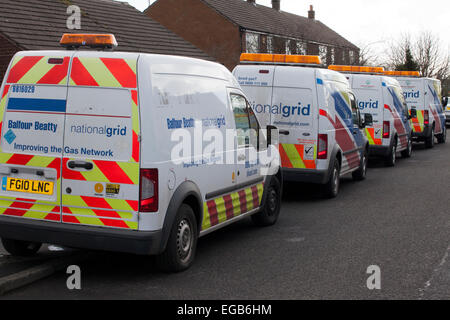 Blackpool, Lancashire, UK. 21. Februar 2015. Nationalen Gas Vorfall Rettungsfahrzeuge.   Eine Flotte von National Grid Vans mit zugeordneten Ingenieuren am Windy Harbour Road und Garstang New Road in der Nähe des kleinen Dorfes Roseacre Gasversorgung wiederherzustellen, nachdem ein Bagger angeblich die Gasleitung schneiden Lieferungen an Kommunen platzen. National Grid angemeldet Mitteldruck Haupt an der Stelle des Vorfalls als Priorität Störungen Schaden. Bildnachweis: Cernan Elias/Alamy Live-Nachrichten Stockfoto