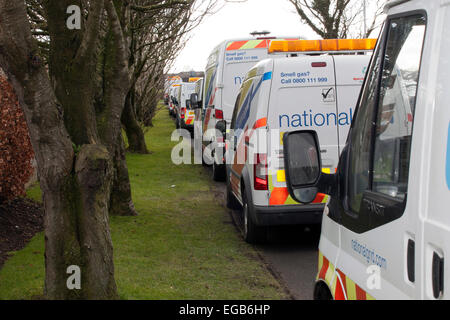 Blackpool, Lancashire, UK. 21. Februar 2015. Nationalen Gas Vorfall Rettungsfahrzeuge.   Eine Flotte von National Grid Vans mit zugeordneten Ingenieuren am Windy Harbour Road und Garstang New Road in der Nähe des kleinen Dorfes Roseacre Gasversorgung wiederherzustellen, nachdem ein Bagger angeblich die Gasleitung schneiden Lieferungen an Kommunen platzen. National Grid angemeldet Mitteldruck Haupt an der Stelle des Vorfalls als Priorität Störungen Schaden. Bildnachweis: Cernan Elias/Alamy Live-Nachrichten Stockfoto