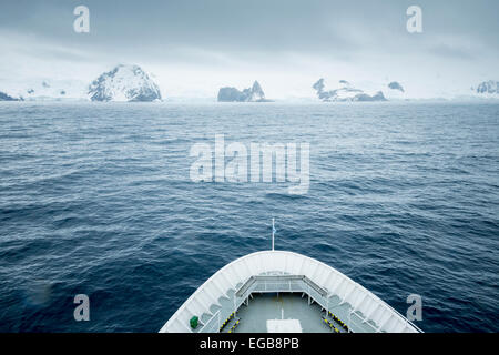 Der National Geographic Explorer fährt Elephant Island, Antarktis Stockfoto