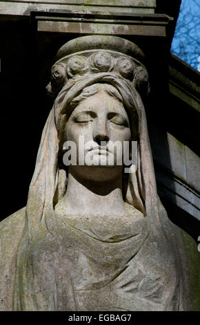 Stein-Engel-Skulptur auf großen Grab Friedhof Stahnsdorf bei Berlin Stockfoto