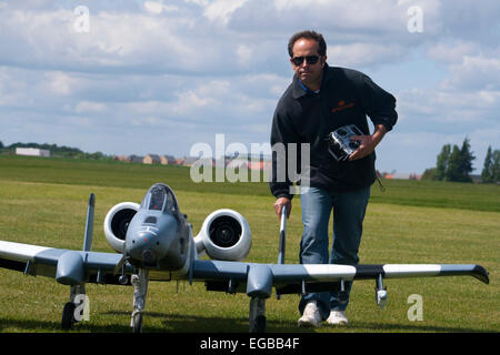 Ali Machinchy wieder mit seinem Jet nach einer Flugschau Stockfoto