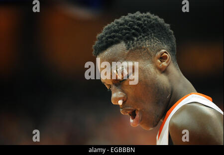 Syracuse, NY, USA. 21. Februar 2015. 21. Februar 2015: Syrakus weiterleiten Tyler Roberson #21 in der zweiten Hälfte des Spiels als Pittsburgh Panthers besiegten die Syracuse Orange 65-61 im Carrier Dome in Syracuse, NY. © Csm/Alamy Live-Nachrichten Stockfoto