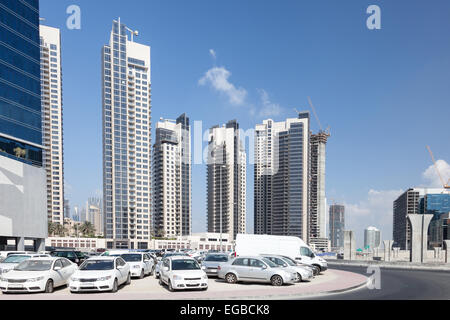 Parkplatz in der Stadt von Dubai, Vereinigte Arabische Emirate Stockfoto