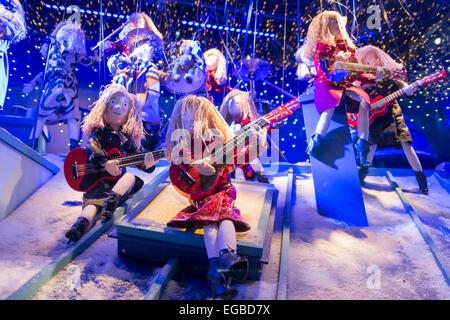 Burberry unter dem Motto Weihnachten Fenster Dekorationen Au Printemps Kaufhaus, Paris Stockfoto