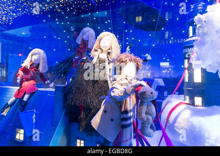Unter dem Motto Weihnachten Fensterbilder Burberry an Au Printemps, Paris, Frankreich Stockfoto