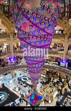 Upside-down Weihnachtsbaum am Kaufhaus Galeries Lafayette, Paris, Frankreich Stockfoto