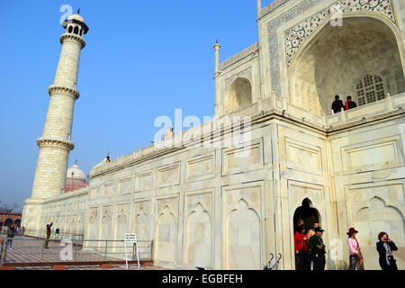 Taj Mahal Touristen besuchen die Welt Wunder Taj Mahal Indien Stockfoto