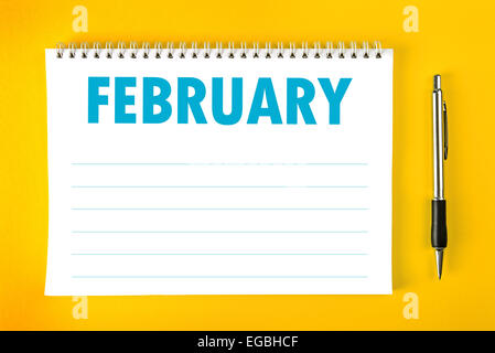 Februar Papierkalender leere Seite mit Spiralbindung als Zeitmanagement und Zeitplan-Konzept. Stockfoto