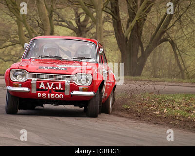 Warwickshire, UK. 21. Februar 2015. Ford Escort RS MKI auf Rallye Stage Race Retro-2015 Kredit: Martyn Goddard/Alamy Live-Nachrichten Stockfoto