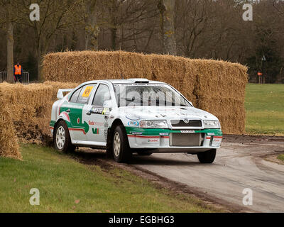 Warwickshire, UK. 21. Februar 2015. Skoda Octavia Rallye Auto auf Rennen Retro special stage 21.02.2015 Credit: Martyn Goddard/Alamy Live News Stockfoto