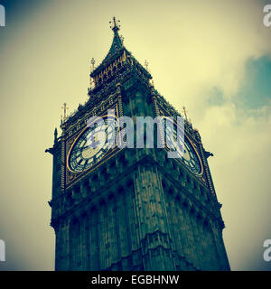 Nahaufnahme des Big Ben in London, Vereinigtes Königreich, mit einem Retro-Effekt