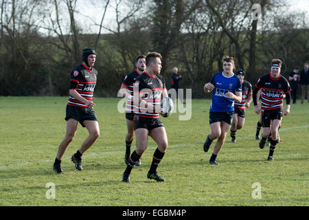 Universität Sport - Herren Rugby Union, Aston University Spieler mit dem Ball. Stockfoto
