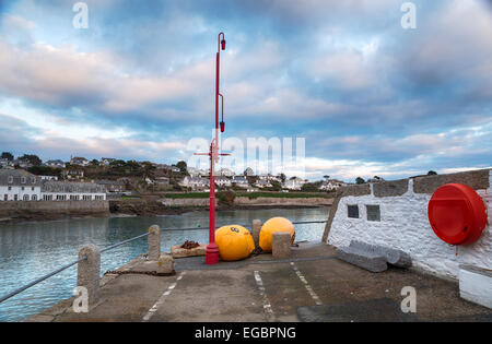 Der Kai von St Mawes auf in der Nähe von Falmouth an der südlichen Küste von Cornwall Stockfoto