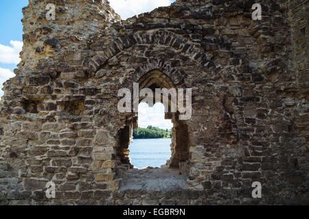 Ruinen der Burg von Koknese am Fluss Daugava, Lettland Stockfoto