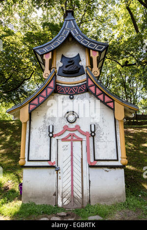 Alte chinesische Gebäude im Park Bastejkalns (Bastion Hill), Riga, Lettland Stockfoto