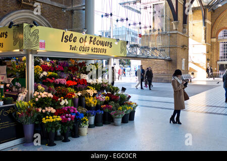 Liverpool Street, auch bekannt als London Liverpool Street, ist eine zentrale London Kopfbahnhof und Londoner U-Bahn verbunden. Stockfoto