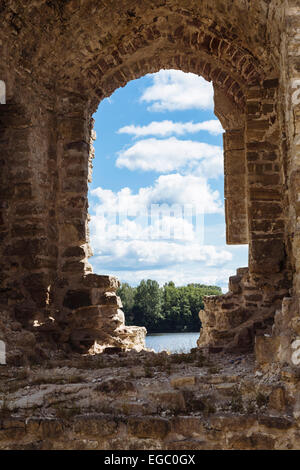 Ruinen der Burg von Koknese am Fluss Daugava, Lettland Stockfoto