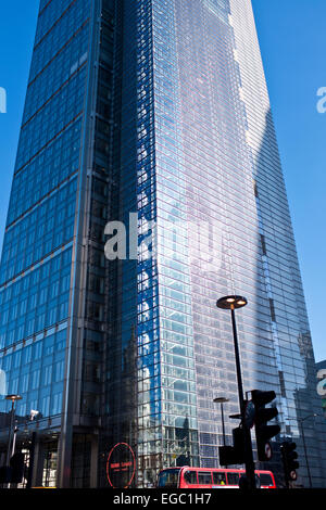 Die Heron-Tower (offiziell 110 Bishopsgate) ist ein kommerzielle Wolkenkratzer in London.es 230 m (755 ft) hoch, steht London EC3 Stockfoto