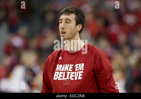 21. Februar 2015: Wisconsin Badgers weiterleiten Frank Kaminsky #44 bereitet für das NCAA Basketball-Spiel zwischen dem Wisconsin Badgers und Minnesota Golden Gophers am Kohl Center in Madison, Wisconsin. Wisconsin besiegte Minnesota 63-53. John Fisher/CSM Stockfoto