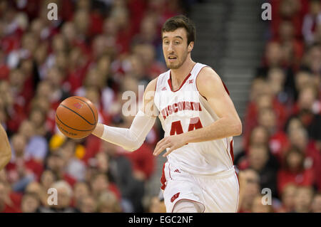 21. Februar 2015: Wisconsin Badgers forward Frank Kaminsky #44 führt das Fasten brechen Gericht während der NCAA Basketball Spiel zwischen Wisconsin Badgers und Minnesota Golden Gophers am Kohl Center in Madison, Wisconsin. Wisconsin besiegte Minnesota 63-53. John Fisher/CSM Stockfoto