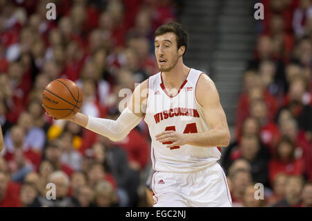 21. Februar 2015: Wisconsin Badgers forward Frank Kaminsky #44 führt das Fasten brechen Gericht während der NCAA Basketball Spiel zwischen Wisconsin Badgers und Minnesota Golden Gophers am Kohl Center in Madison, Wisconsin. Wisconsin besiegte Minnesota 63-53. John Fisher/CSM Stockfoto