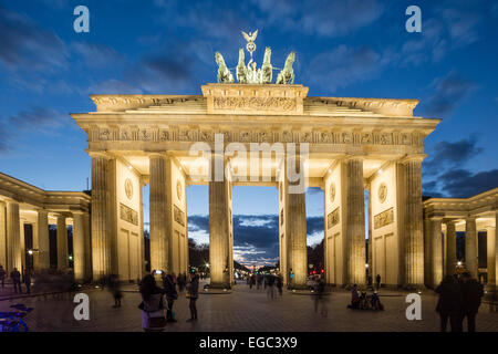 Berlin, Brandenburger Tor, die Quadriga, Daemmerung Stockfoto