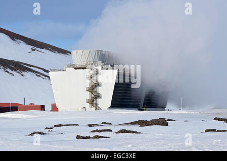 Krafla Geothermie-Kraftwerk, in der Nähe von See Myvatn, Heißdampf, Schnee, Winter, Island Stockfoto