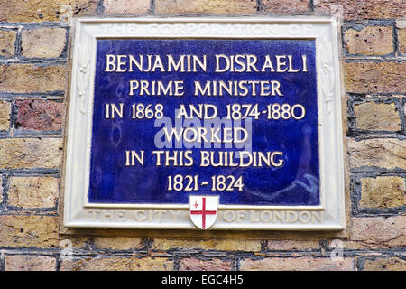 Blaue Plakette Kennzeichnung arbeitete Benjamin Disraeli Friedrichs Ort Stadt von London UK Stockfoto