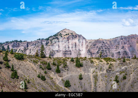 Blick auf Wizard Island Kraterrand und Kratersee Westhang. Crater Lake Nationalpark, Oregon, Vereinigte Staaten von Amerika. Stockfoto