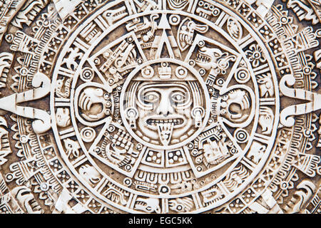 Fragment der Maya-symbolische Sonne auf dem Stein geschnitzt Stockfoto