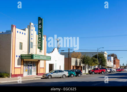 Main Street in der Innenstadt von Marfa, Texas, USA Stockfoto