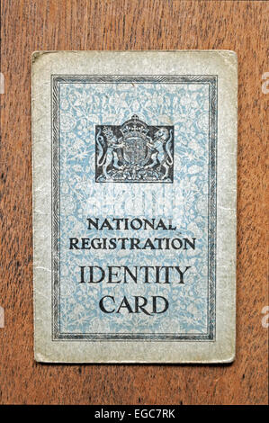 Ausweis der britischen nationalen Registrierungskarte aus dem 2. Weltkrieg. Stockfoto